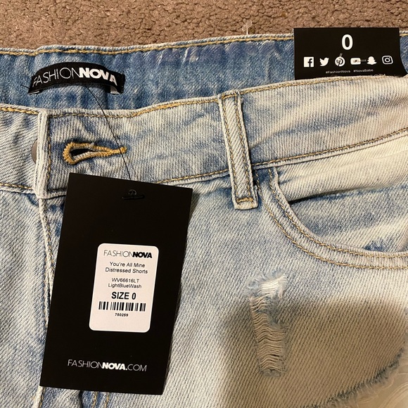 Fashion nova distressed shorts - Picture 4 of 5